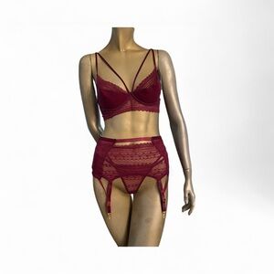 Escante 4pc Lace Bra, Panty, Garter Set- NWT- L